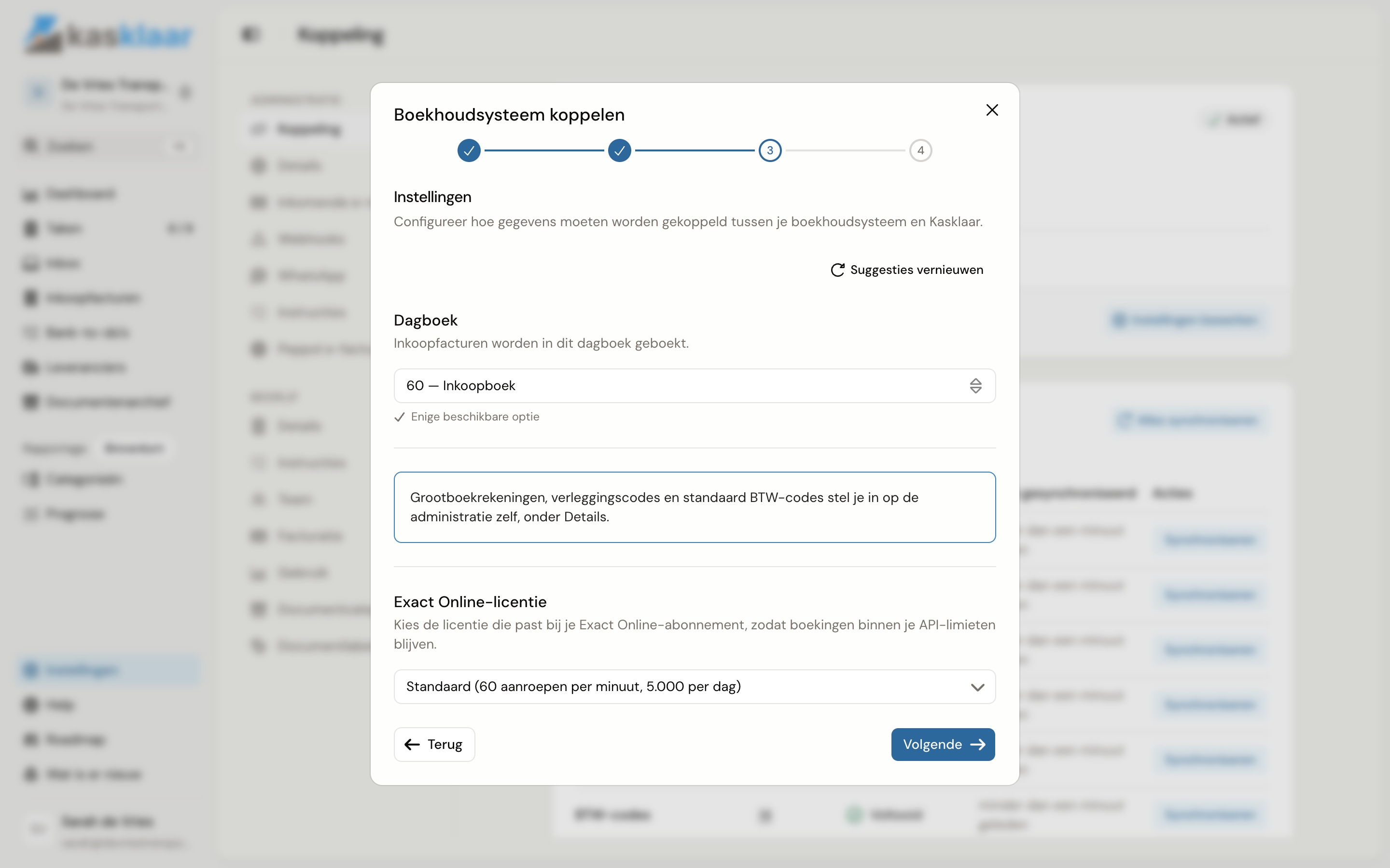Stap 3 van het koppelen: het dagboek en de Exact Online-licentie, met de melding dat grootboekrekeningen en BTW-codes onder Details staan
