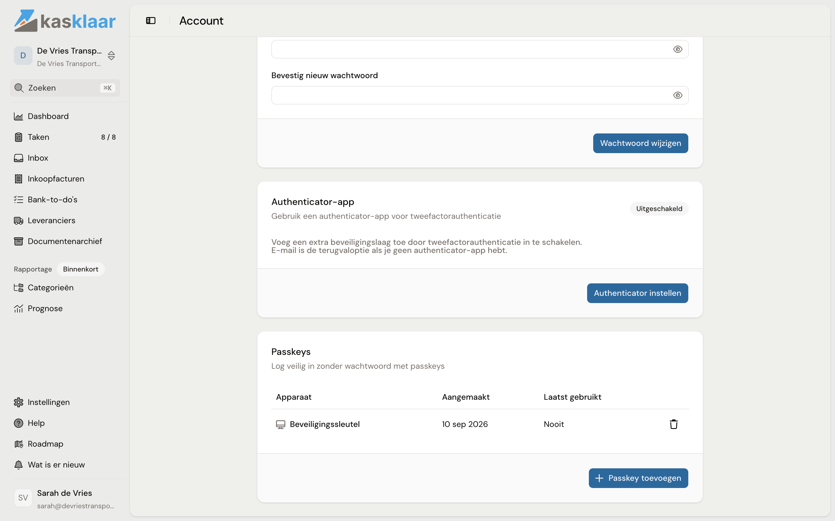 De blokken Wachtwoord, Authenticator-app met de regel over e-mail als terugvaloptie, en Passkeys met één passkey