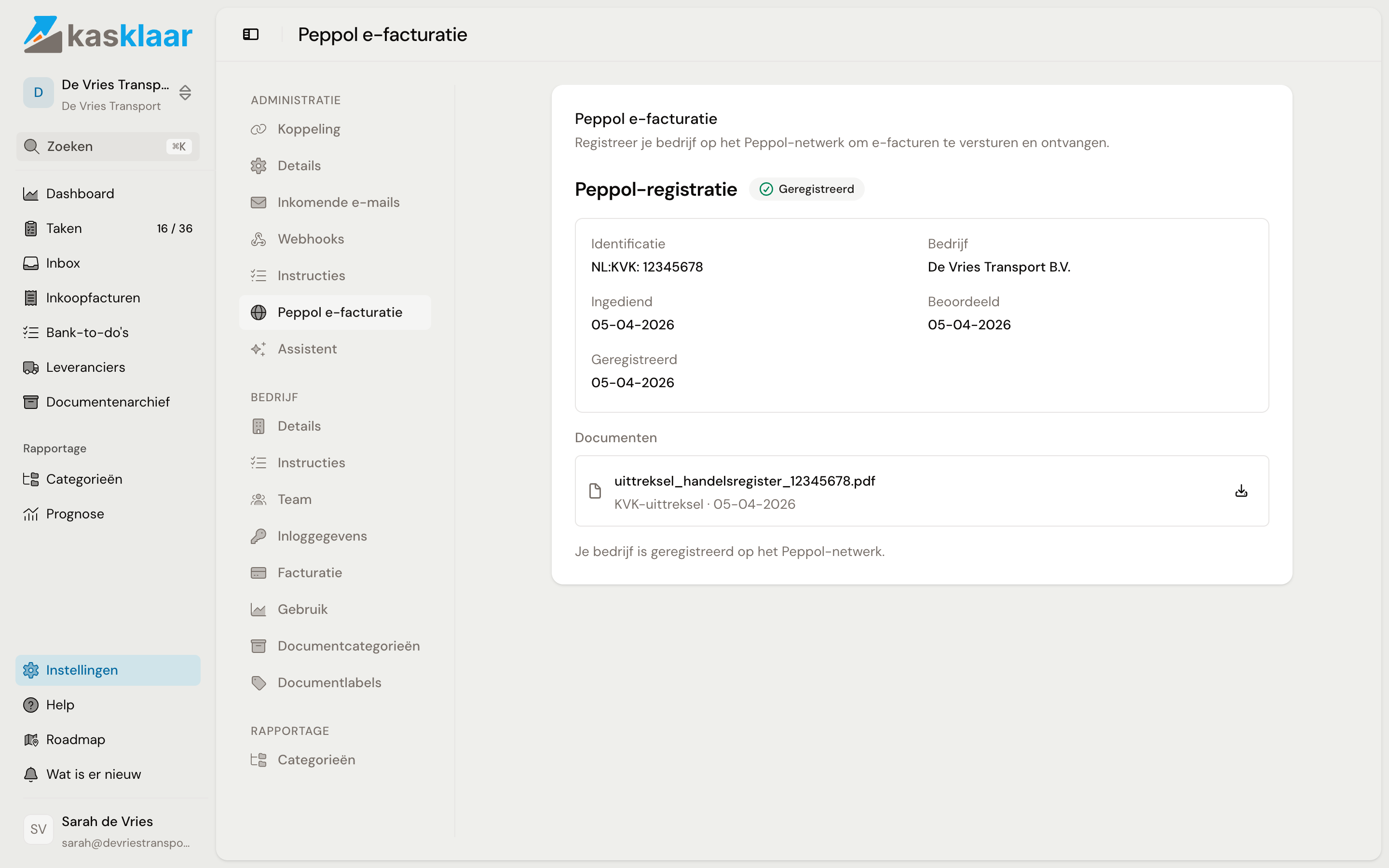 De statuskaart Peppol-registratie met de badge Geregistreerd, de identificatie NL:KVK, het bedrijf, de datums van indienen, beoordelen en registreren, en het geüploade KVK-uittreksel