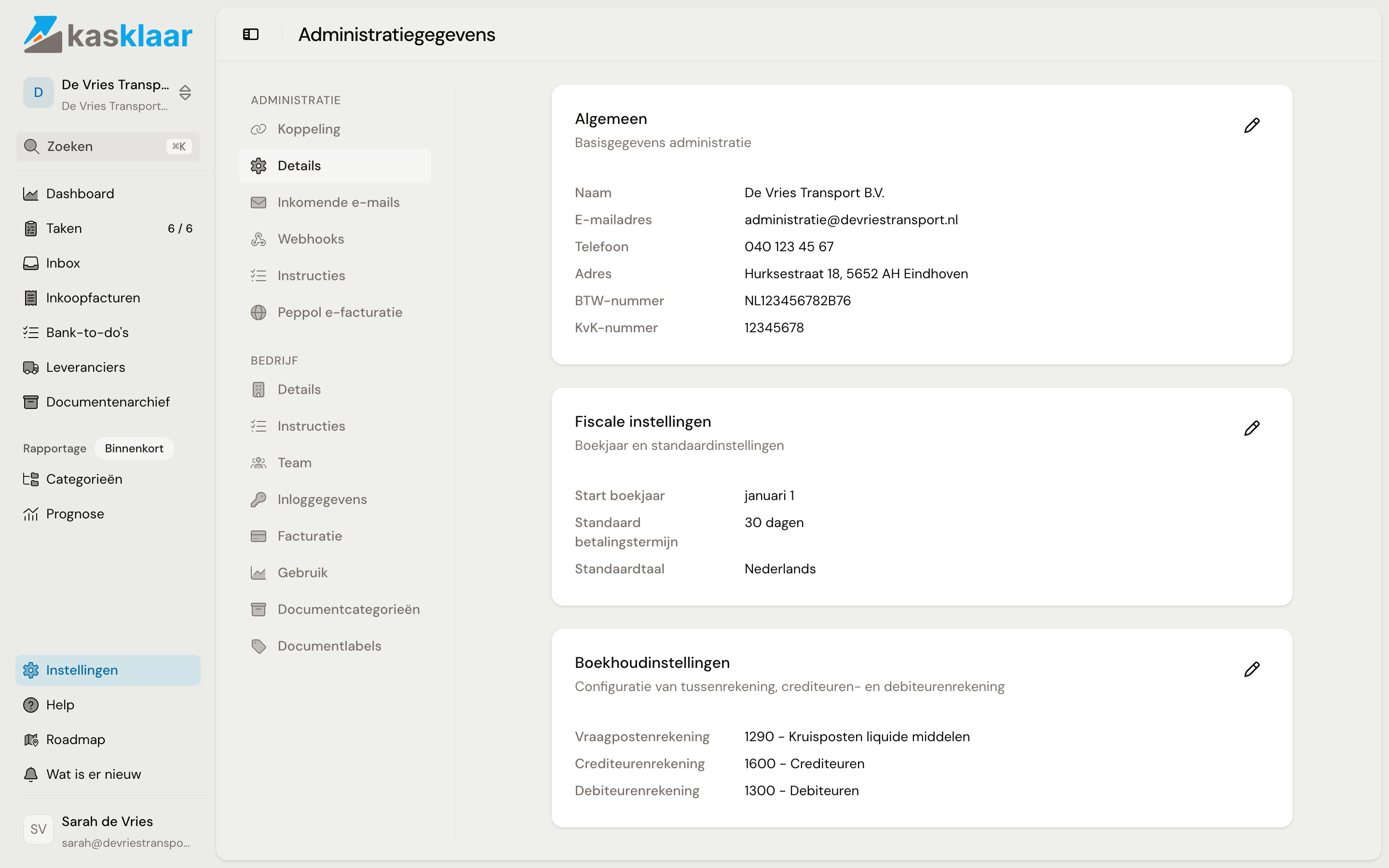 De pagina Administratiegegevens met de blokken Algemeen, Fiscale instellingen en Boekhoudinstellingen
